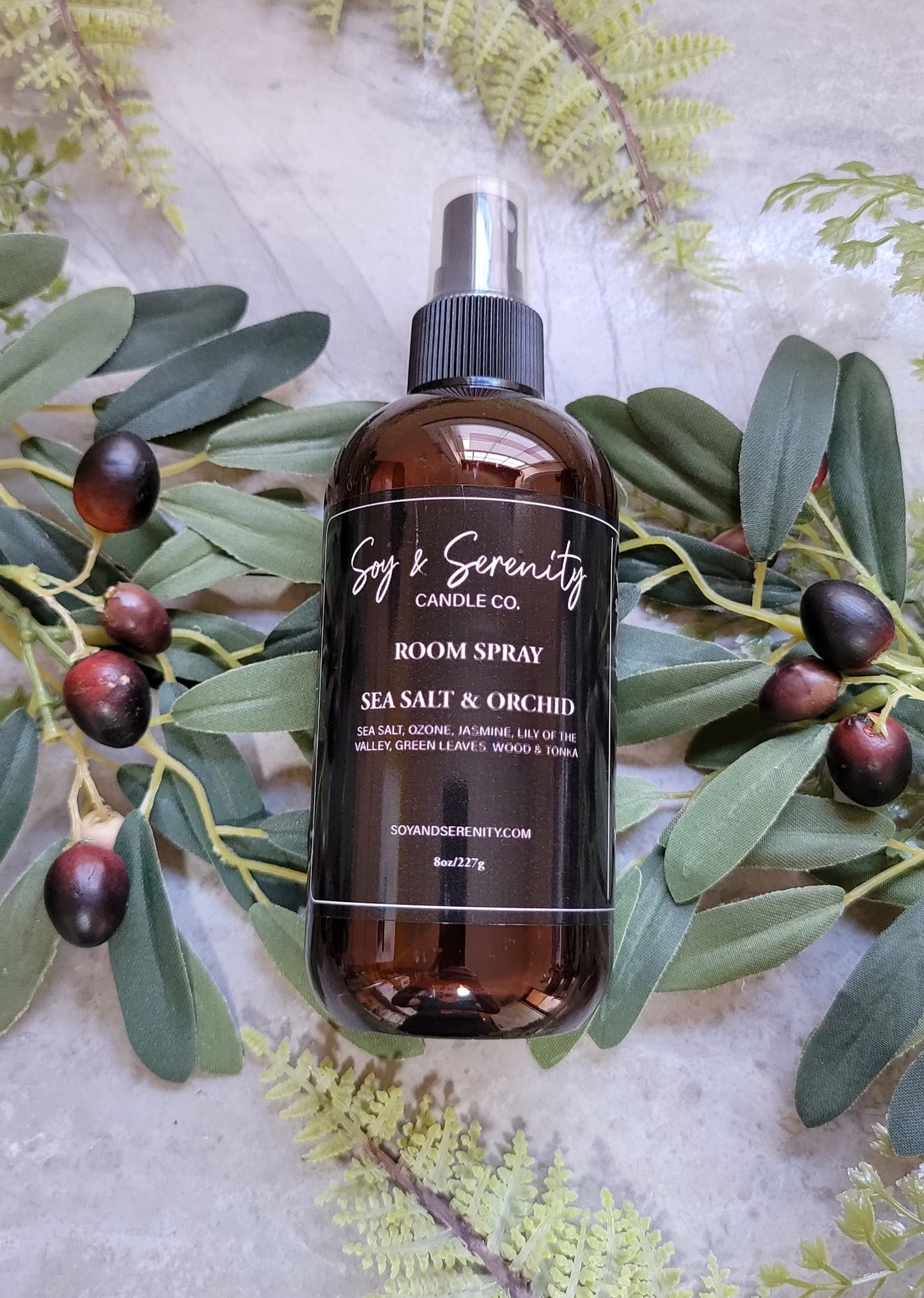 One of our most popular fragrances! Wrap your senses in an elegant blend of soft floral notes and marine highlights. Crisp ozonic top notes blend into sea salt with lush green leaves, and intoxicating freesia all resting on a relaxing base of tonka bean and amber. This scent has a year round appeal.