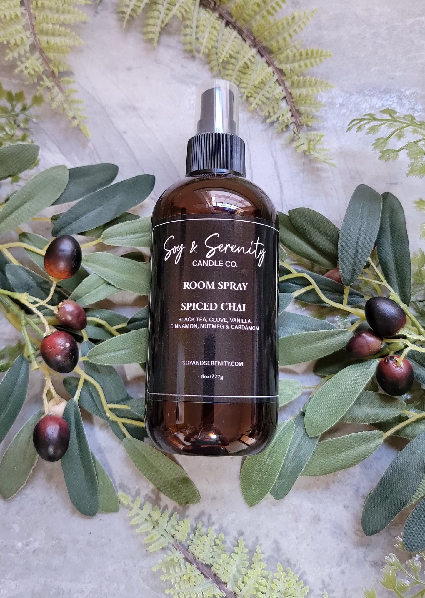 Spiced chai captures the inviting essence of a steaming mug of this much loved, and centuries old, beverage. Top notes of cinnamon, cardamom, and orange peel awaken the heart of rich cream and spicy peppercorn, while notes of rejuvenating black tea and sweet vanilla round out the base.