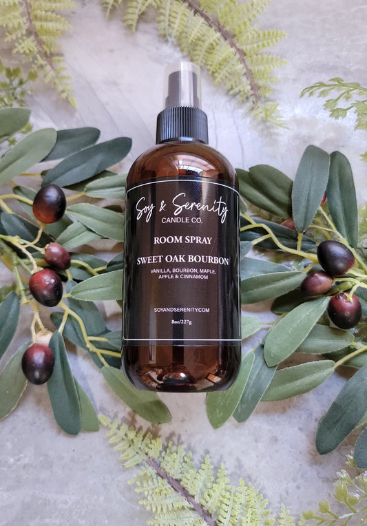 An intriguing, upscale take on a traditional apple spice fragrance, This mouthwatering, boozy scent starts with top notes of apple, cinnamon, and a hint of orange. Bourbon and butter are the heart of this fragrance, while rich, sweet maple and vanilla finish off this irresistible baked apple dessert.
