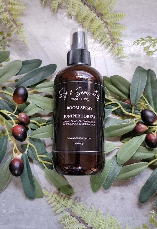 An enchanting blend of fresh evergreens and fruits! Cooling camphor, airy ozone, and a hint of citrus start off this complex winter scent. Middle notes of deep red berry balance the woody pine and juniper notes. 