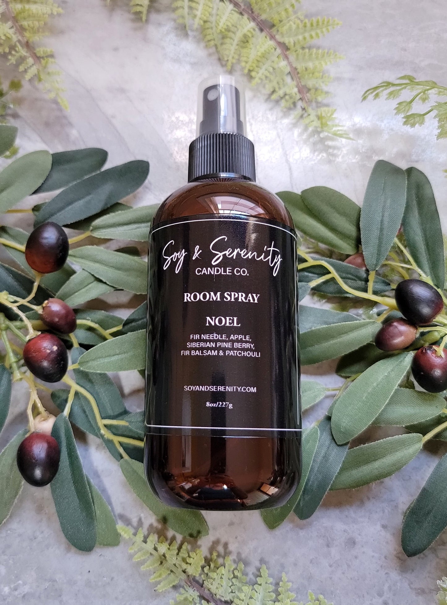 A perfectly festive holiday fragrance that fans of fresh woodsy scents will find appealing any time of year. It begins with top notes of invigorating eucalyptus and camphor, while middle notes of pine and fir are reinforced by a touch of spiced clove. Cedarwood and patchouli in the base ground this cheery scent. Bring the essence of the holidays any time of year!