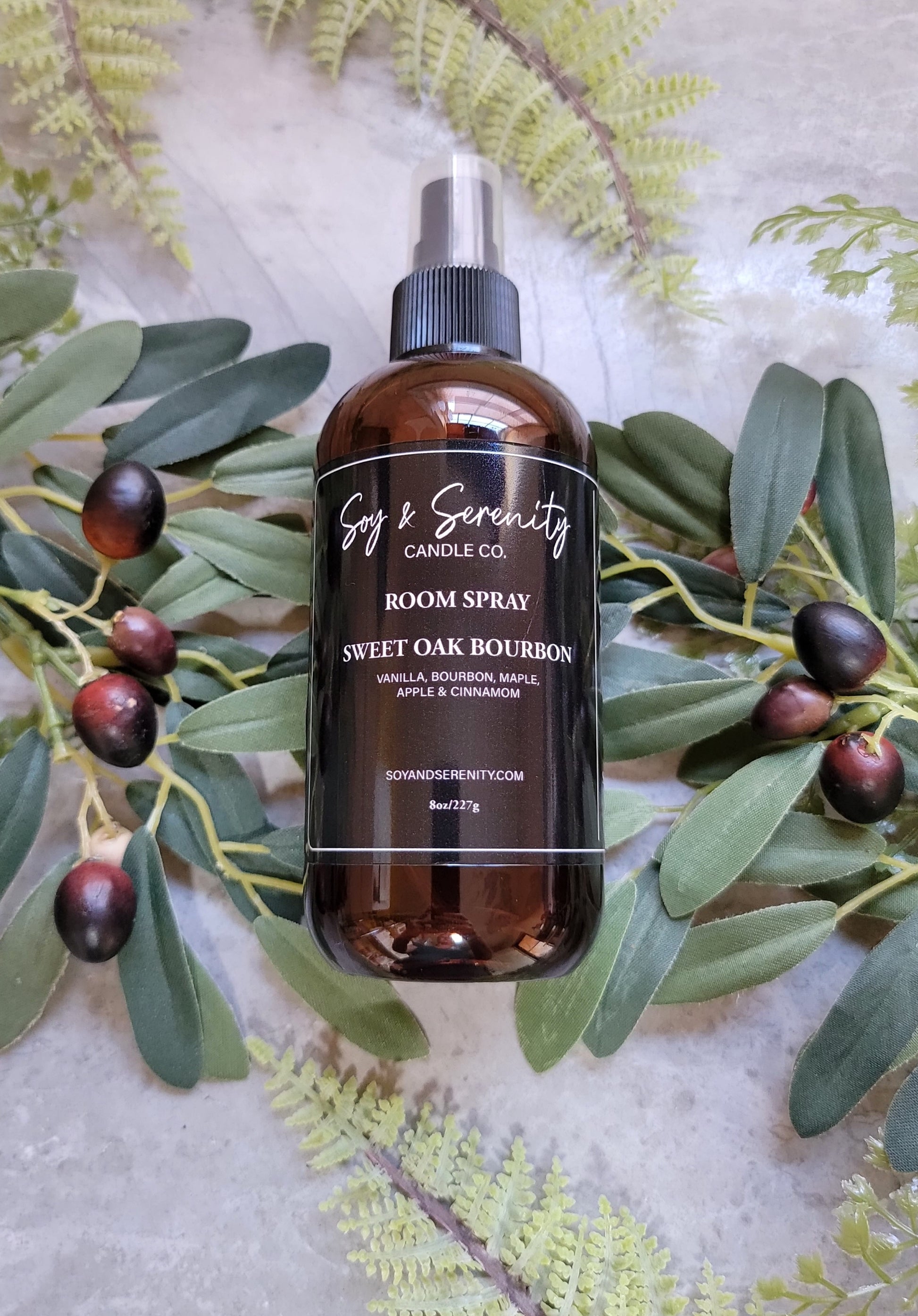 An intriguing, upscale take on a traditional apple spice fragrance, This mouthwatering, boozy scent starts with top notes of apple, cinnamon, and a hint of orange. Bourbon and butter are the heart of this fragrance, while rich, sweet maple and vanilla finish off this irresistible baked apple dessert.
